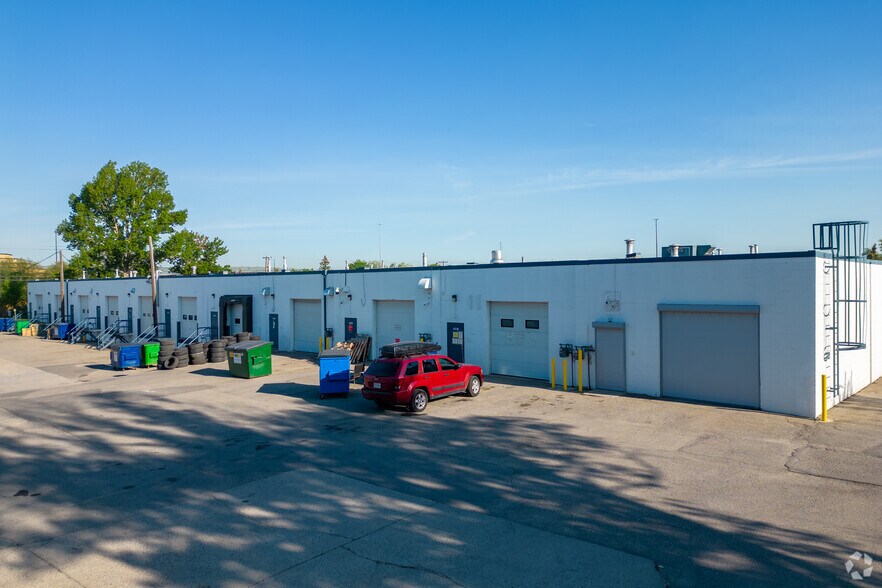 4620-4640 11 St NE, Calgary, AB à louer - Photo de l’immeuble – Image 3 sur 6