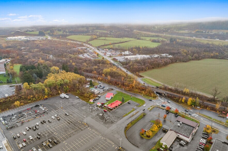 109 Barnerville Rd, Cobleskill, NY à vendre - Photo de l’immeuble – Image 3 sur 10