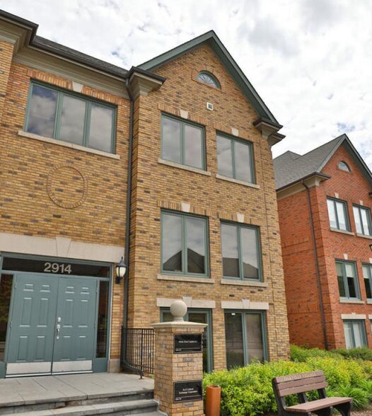2914 S Sheridan Way, Oakville, ON à louer - Photo de l’immeuble – Image 3 sur 5