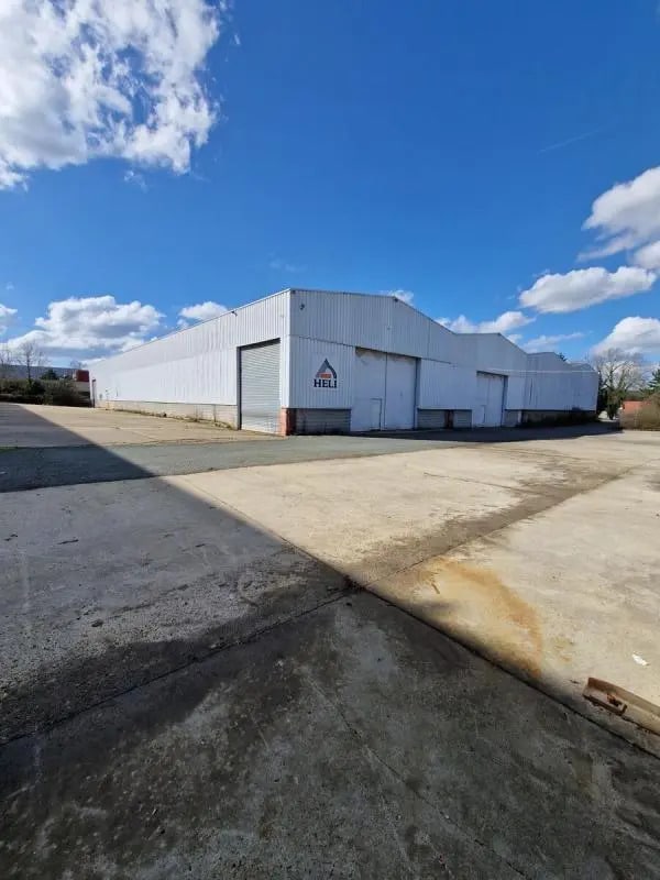 Local d’activités dans SAINT-OUEN-L'AUMONE à louer Photo de l’immeuble– Image 1 sur 8