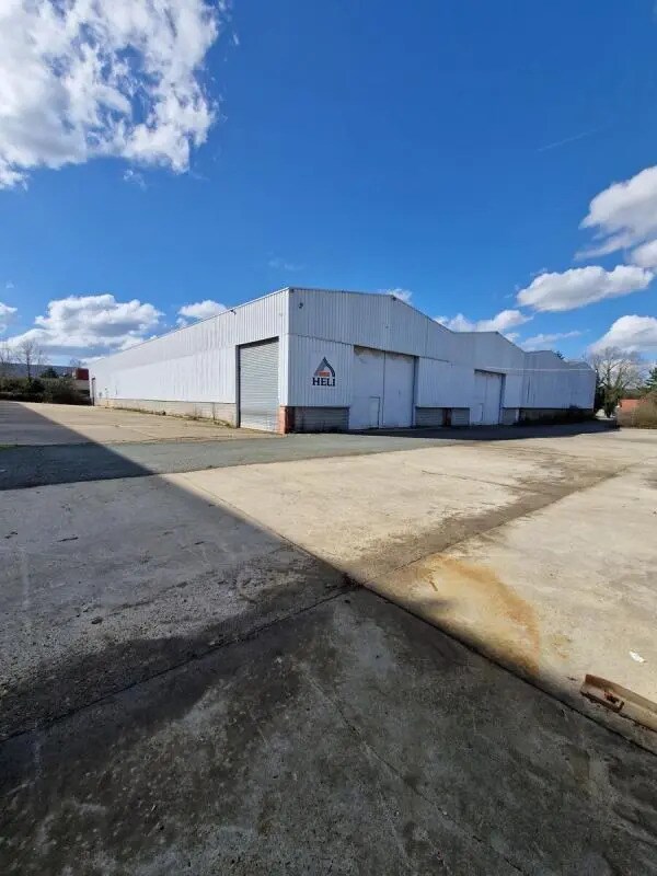 Plus de détails pour Local d'activités à louer