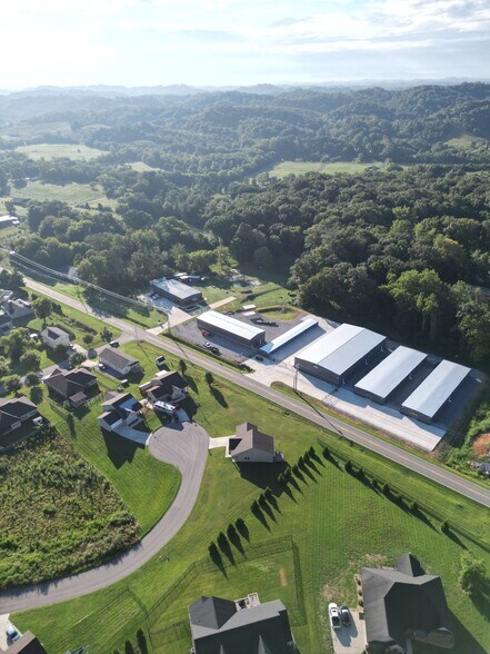 2245 Boyds Creek Hwy, Sevierville, TN à vendre - Photo de l’immeuble – Image 2 sur 53