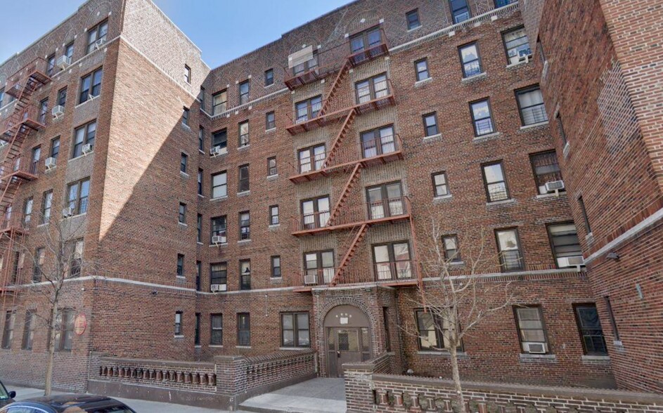 2334 Tiebout Ave, Bronx, NY à vendre - Photo de l’immeuble – Image 1 sur 7