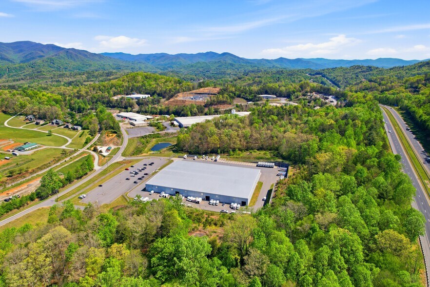 1995 Route 19 S, Bryson City, NC à vendre - Photo de l’immeuble – Image 2 sur 9