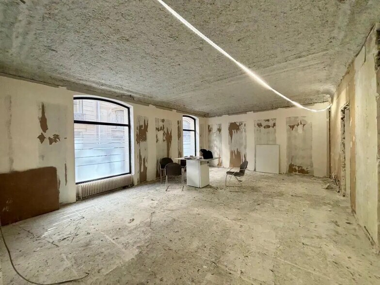 27 Rue Paul Valéry, Paris à louer - Photo de l’immeuble – Image 3 sur 5
