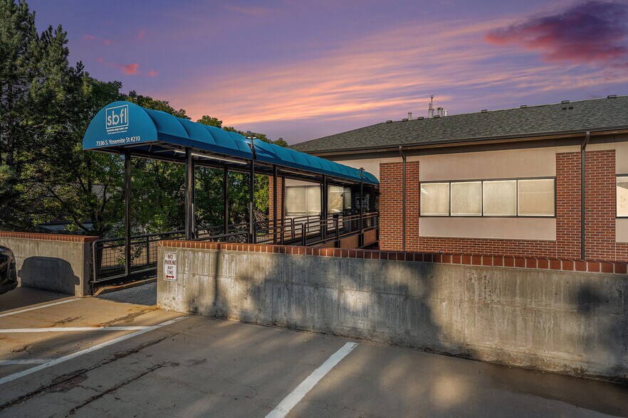 7336 S Yosemite St, Englewood, CO à louer - Photo de l’immeuble – Image 3 sur 10