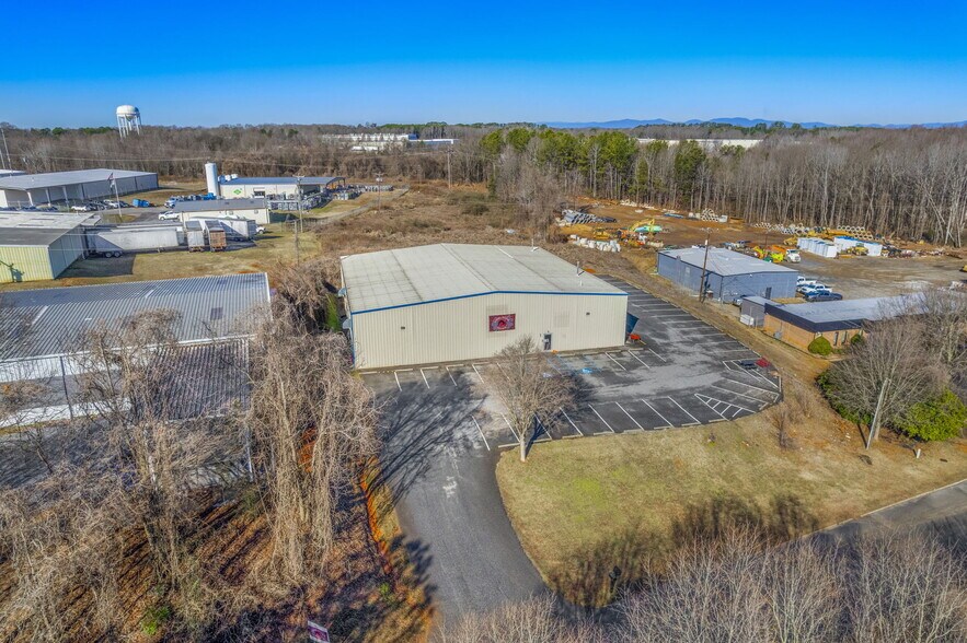 219 Northeast Dr, Spartanburg, SC à vendre - Photo de l’immeuble – Image 2 sur 12