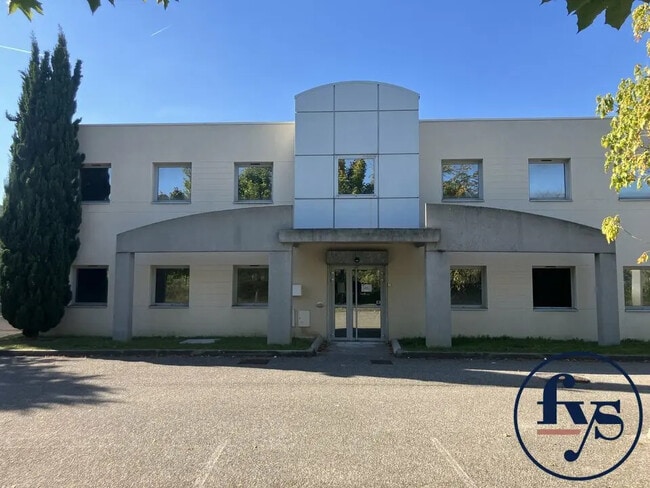 Plus de détails pour Local d’activités à vendre