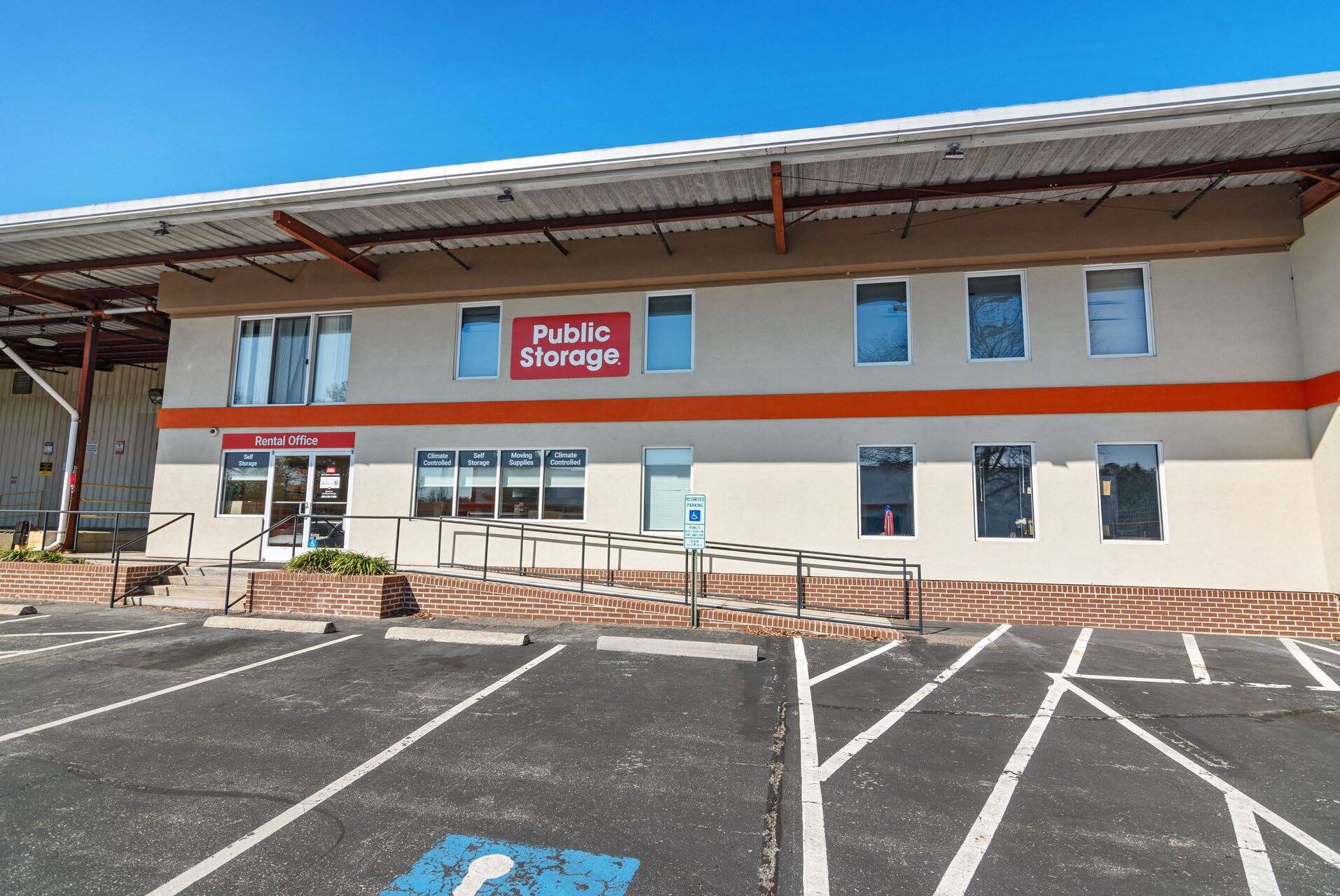 9120 W Broad St, Richmond, VA à louer Photo principale– Image 1 sur 4