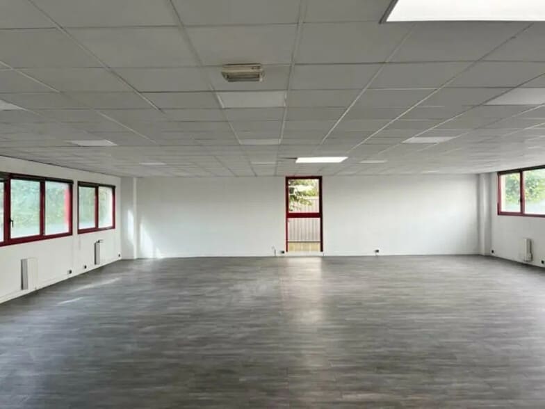 Local d’activités dans Le Blanc-Mesnil à louer - Photo intérieure – Image 2 sur 4