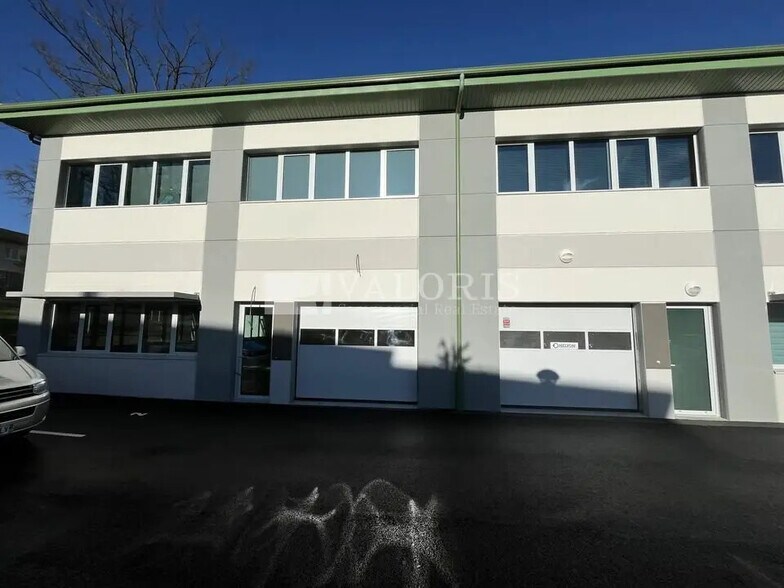 Local d'activités dans Lissieu à vendre - Photo de l’immeuble – Image 1 sur 5