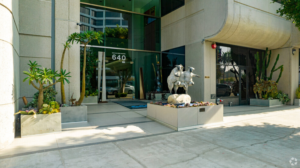 640 S San Vicente Blvd, Los Angeles, CA à louer - Photo de l’immeuble – Image 3 sur 76