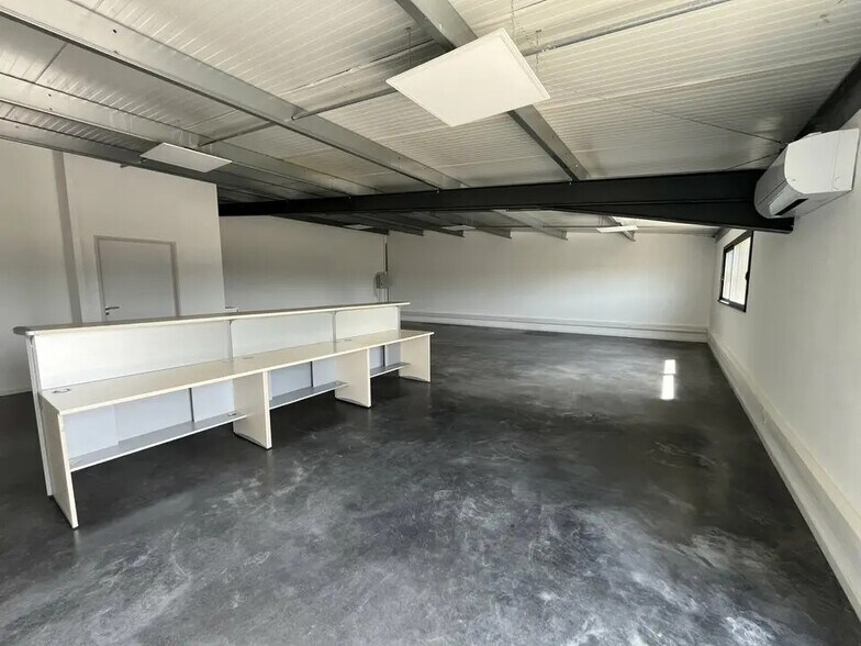 Bureau dans Le Thor à louer - Photo de l’immeuble – Image 1 sur 11