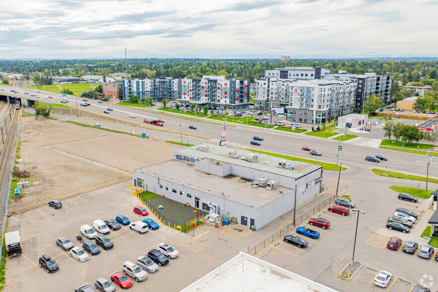 7730 Macleod Trl S, Calgary, AB à louer - Photo de l’immeuble – Image 3 sur 3