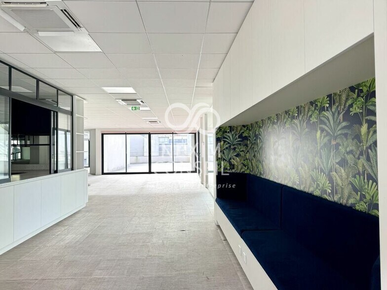 Bureau dans Courbevoie à louer - Photo de l’immeuble – Image 1 sur 12