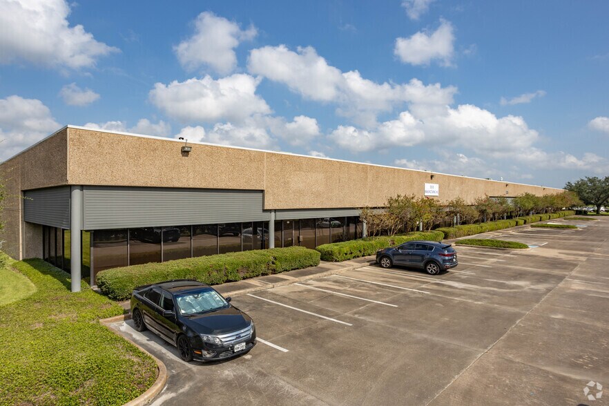 525 Julie Rivers Dr, Sugar Land, TX à louer - Photo principale – Image 1 sur 6