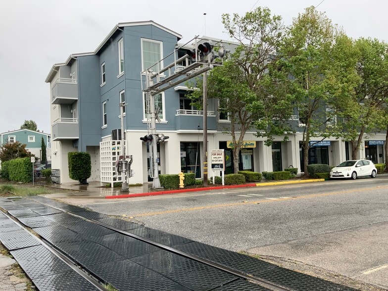 1066 41st Ave, Capitola, CA à vendre - Photo de l’immeuble – Image 2 sur 6