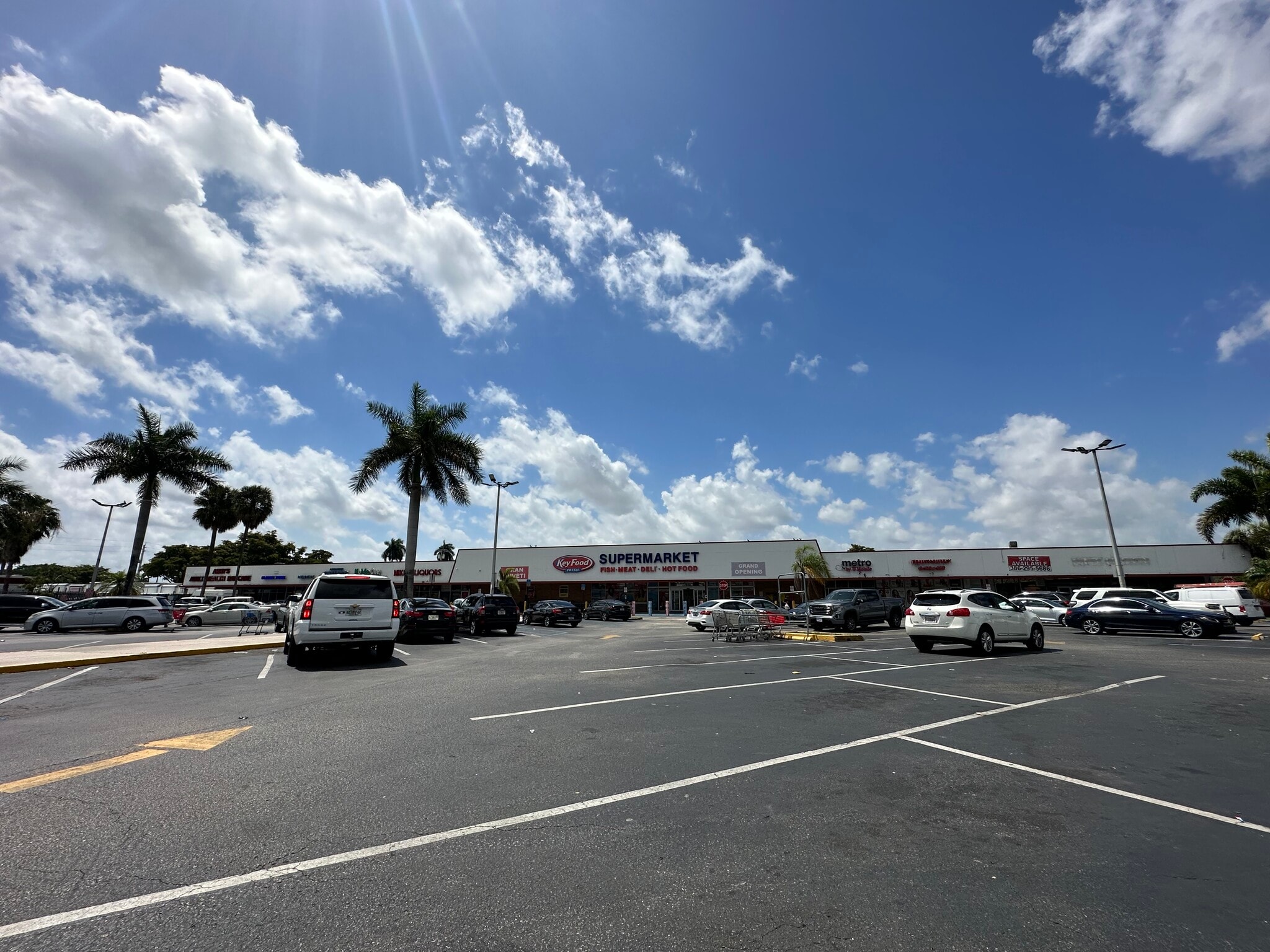 8872-8900 NW 7th Ave, Miami, FL à louer Photo principale– Image 1 sur 6