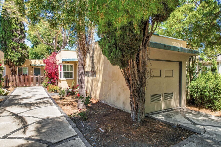 250 Fernando Ave, Palo Alto, CA à vendre - Photo de l’immeuble – Image 2 sur 37