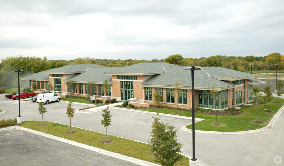 28369 Davis Pky, Warrenville, IL à louer - Photo de l’immeuble – Image 2 sur 34