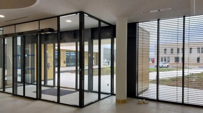 Bureau dans Genas à louer Photo intérieure– Image 2 sur 3