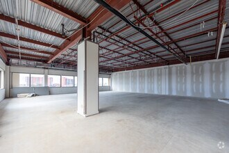 1603-1615 Dundas St E, Whitby, ON à louer Photo intérieure– Image 1 sur 2