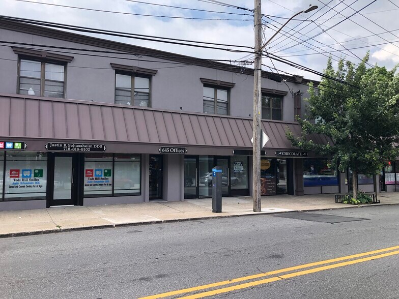 643-645 Forest Ave, Staten Island, NY à louer - Photo de l’immeuble – Image 1 sur 1