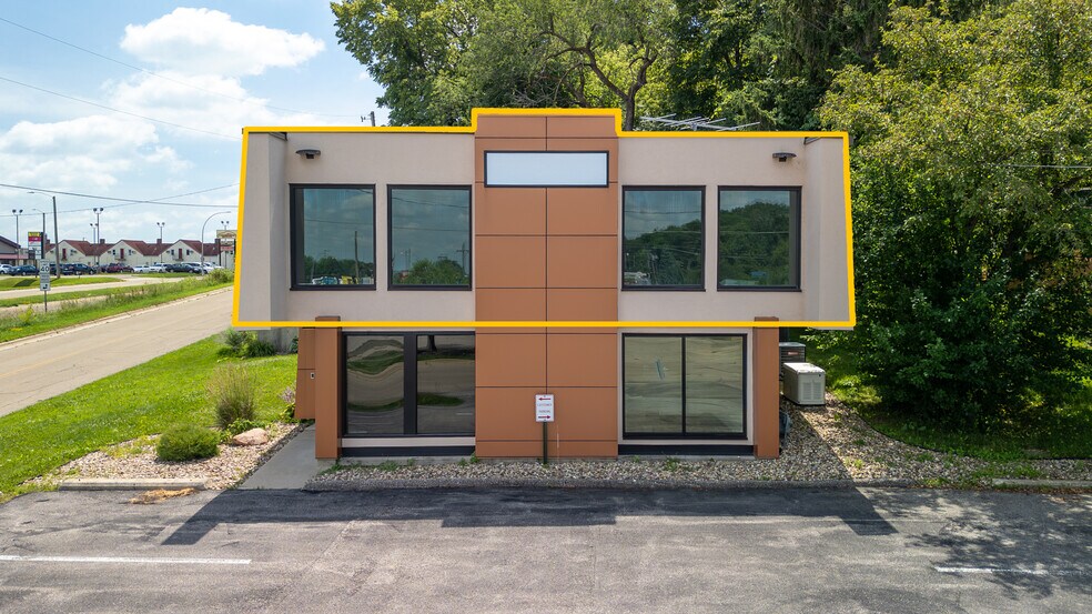 2109 S Broadway, Rochester, MN à louer - Photo de l’immeuble – Image 2 sur 24