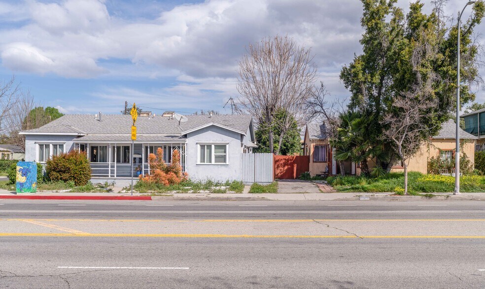 11649 Burbank Blvd, North Hollywood, CA à vendre - Photo de l’immeuble – Image 2 sur 10
