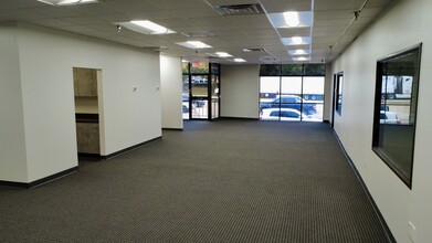 2740-2760 Regency Dr, Grand Prairie, TX à louer Photo intérieure– Image 1 sur 5