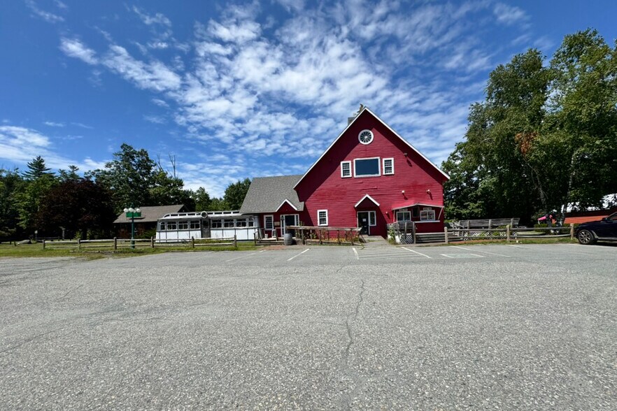 5573 Woodstock Rd, White River Junction, VT à vendre - Photo de l’immeuble – Image 2 sur 23