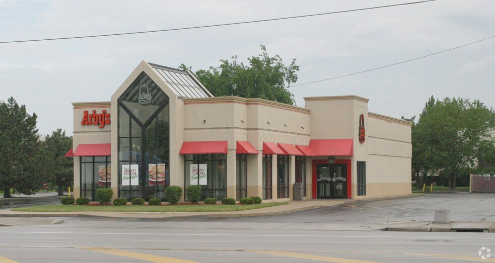 2647 Navarre Ave, Oregon, OH à vendre - Photo de l’immeuble – Image 2 sur 8