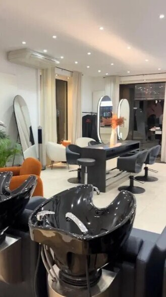 Local commercial dans Lyon à louer - Photo intérieure – Image 2 sur 3