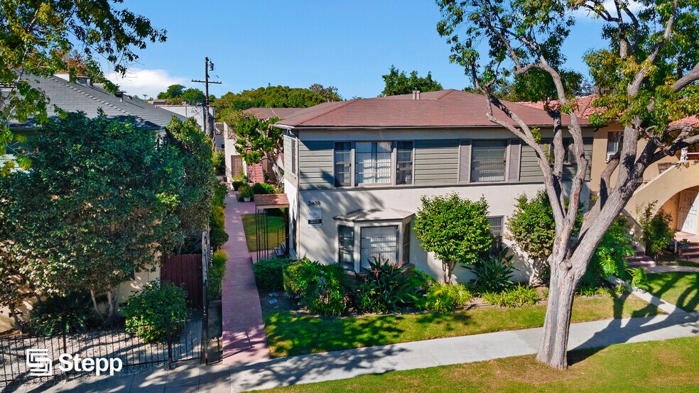 2409 Cedar Ave, Long Beach, CA à vendre - Photo de l’immeuble – Image 1 sur 17