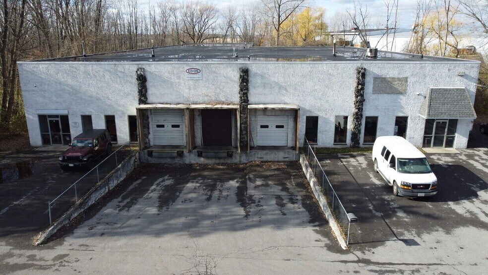 6741 Old Collamer Rd, East Syracuse, NY à vendre - Photo de l’immeuble – Image 2 sur 20