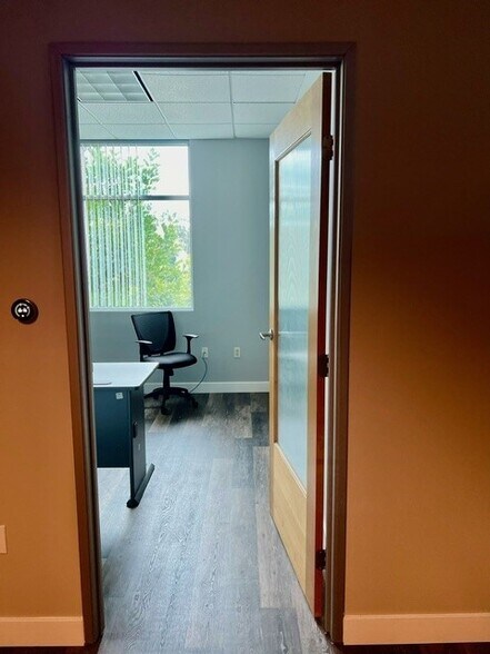 26150 Enterprise Way, Lake Forest, CA à louer - Photo de l’immeuble – Image 3 sur 10