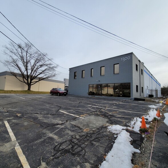 1300 Jefferson Blvd, Warwick, RI à louer - Photo de l’immeuble – Image 2 sur 11