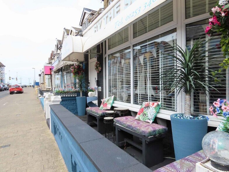 22 St. Chads Rd, Blackpool à vendre - Photo de l’immeuble – Image 2 sur 33