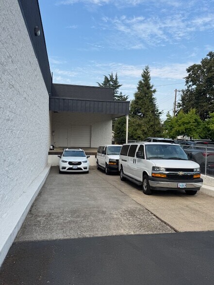 1940 Mission St SE, Salem, OR à louer - Photo de l’immeuble – Image 3 sur 4