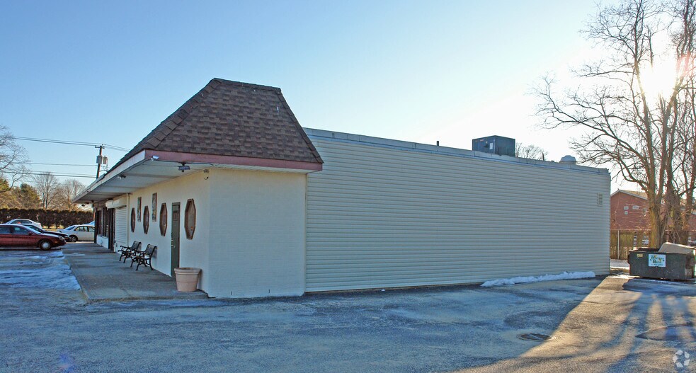 112 Wheeler Rd, Central Islip, NY à louer - Photo de l’immeuble – Image 2 sur 4