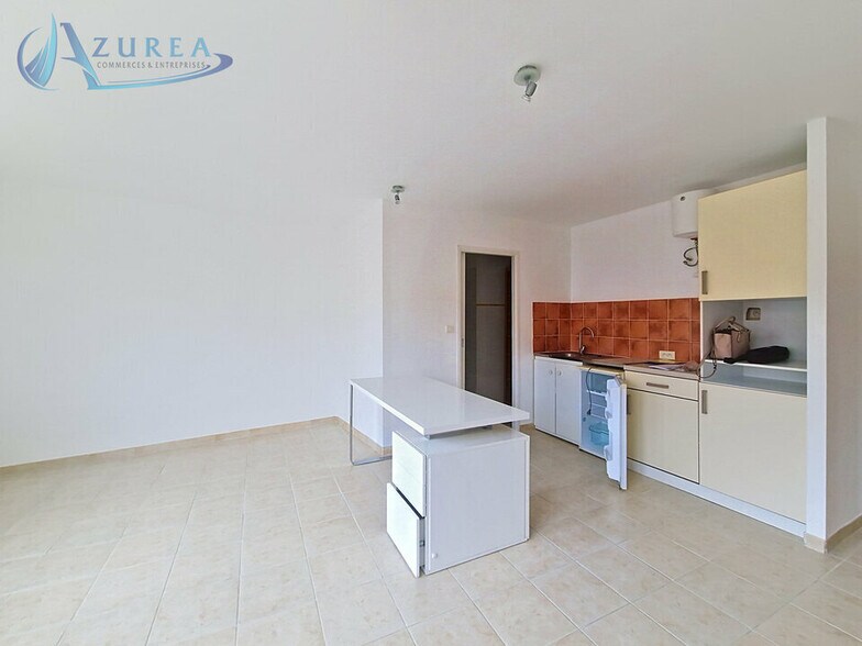 Bureau dans Cagnes-sur-Mer à louer - Photo intérieure – Image 2 sur 4