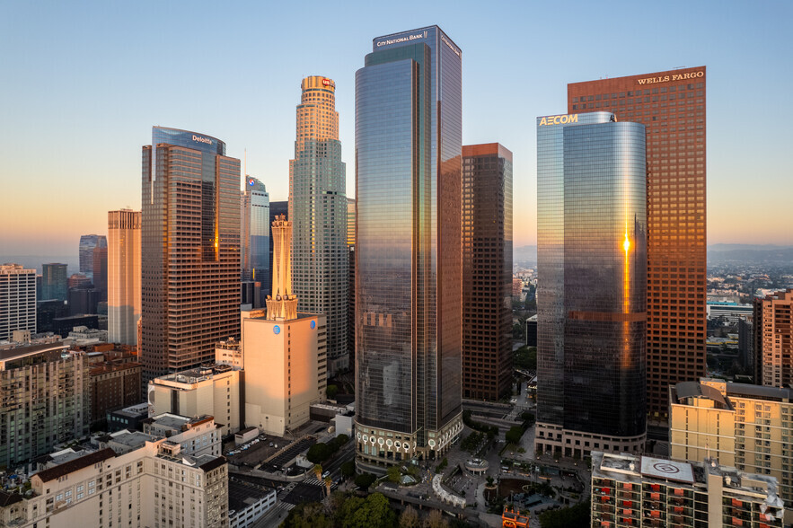 350 S Grand Ave, Los Angeles, CA à louer - Photo de l’immeuble – Image 1 sur 8