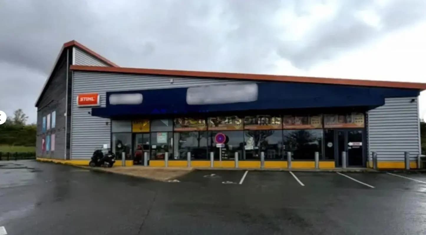 Local commercial dans Taverny à vendre Photo de l’immeuble– Image 1 sur 2