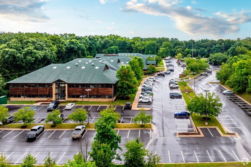 3001-3025 Miller Rd, Ann Arbor, MI à louer - Photo de l’immeuble – Image 3 sur 4