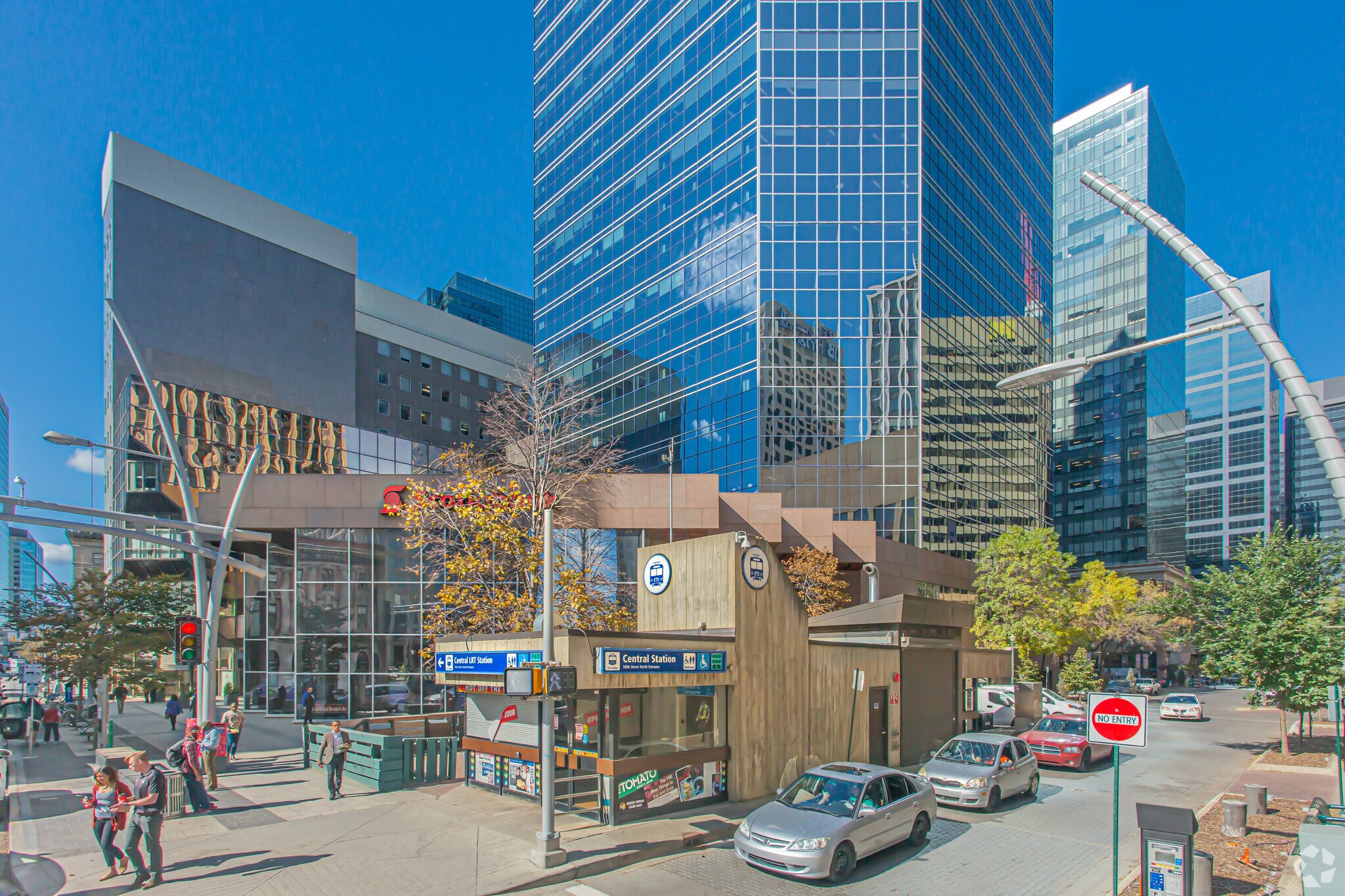 10060 Jasper Ave NW, Edmonton, AB à louer Photo principale– Image 1 sur 8