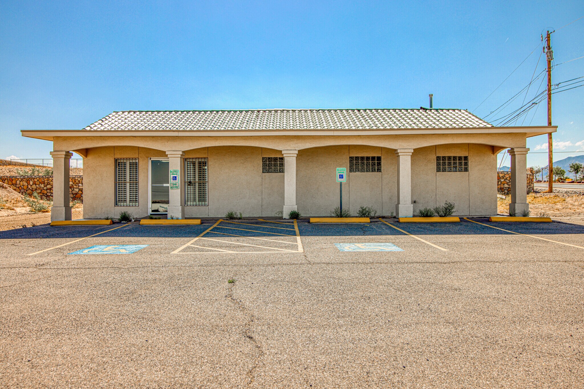 361 Vinton Rd, Anthony, TX à louer Photo de l’immeuble– Image 1 sur 46