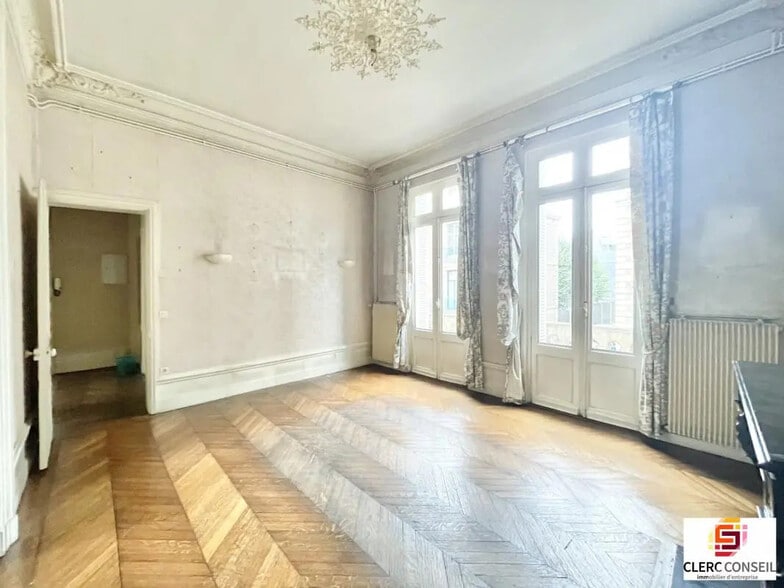 Bureau dans Rouen à vendre - Photo de l’immeuble – Image 3 sur 10