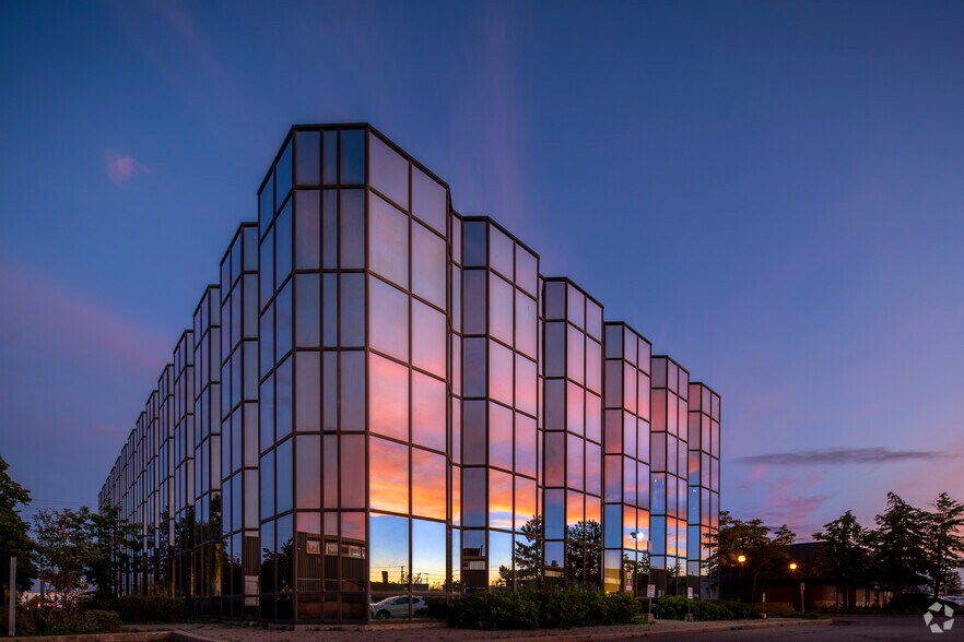 350 Rutherford Rd S, Brampton, ON à louer - Photo de l’immeuble – Image 3 sur 8