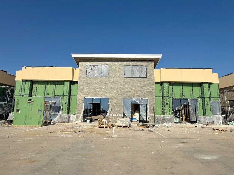 2135 Oak Grove Pkwy, Little Elm, TX à louer - Photo de la construction – Image 2 sur 7
