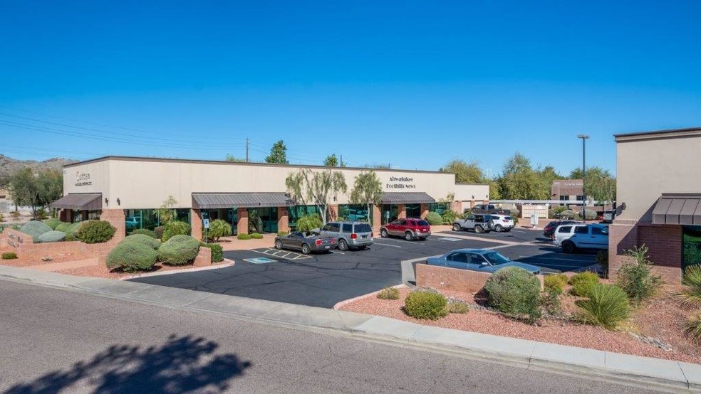 10631 S 51st St, Phoenix, AZ à louer - Photo de l’immeuble – Image 2 sur 9
